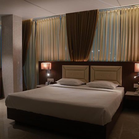 Hotel Jk Celebration Dzsabalpur Kültér fotó